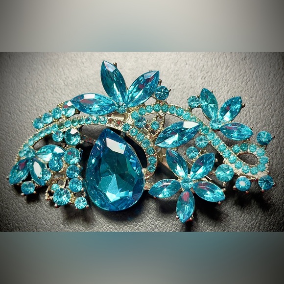 Bundle of 3 Large Purple, Pink, and Blue Vintage Rhinestone brooches - Picture 8 of 11